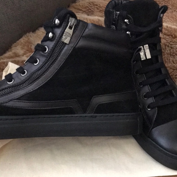 Versace - Picture 5 of 8